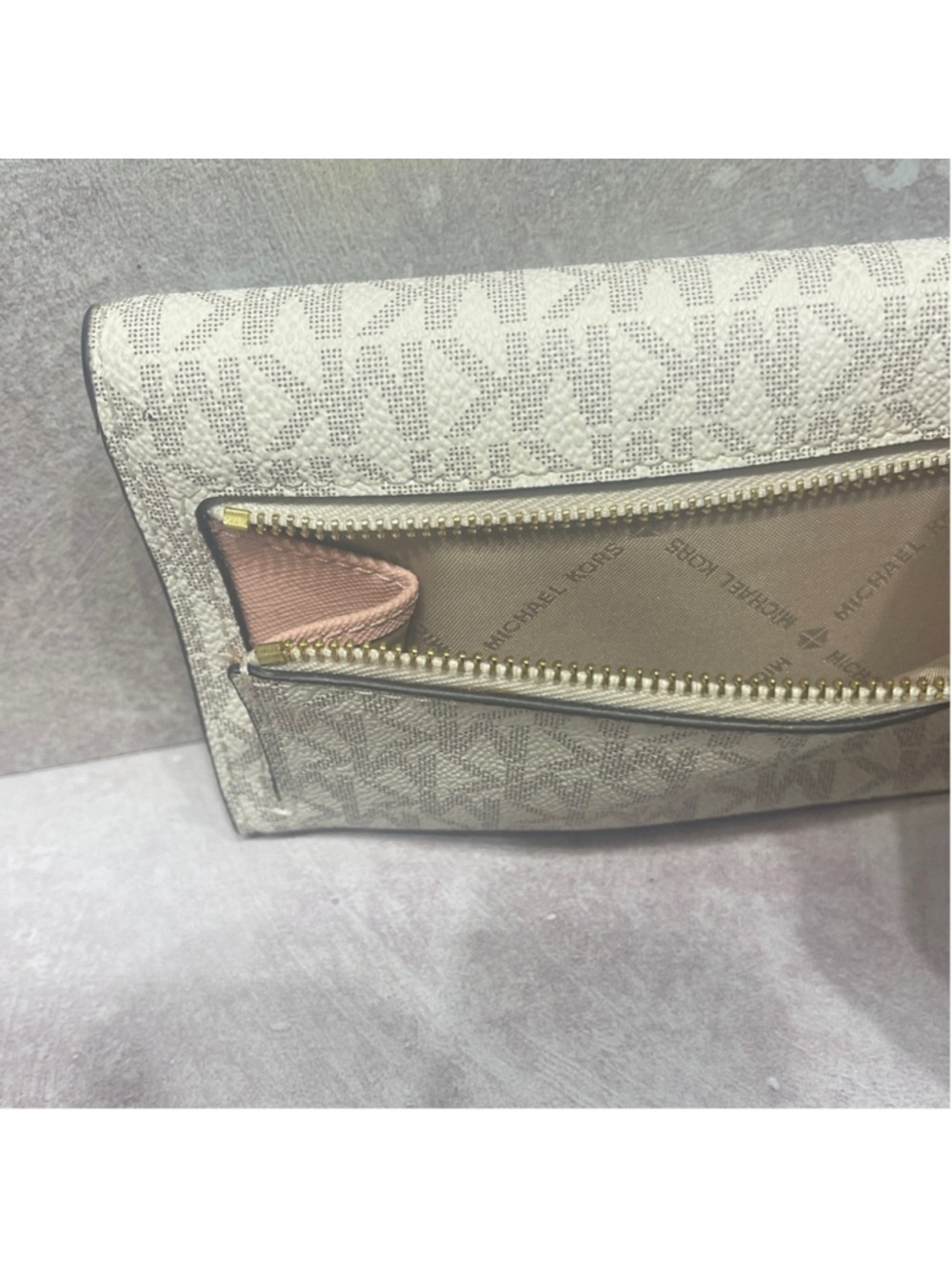 Michael Kors Signature Logo Trifold Wallet Pink & White Vanilla/Ballet Pink - Picture 6 of 8